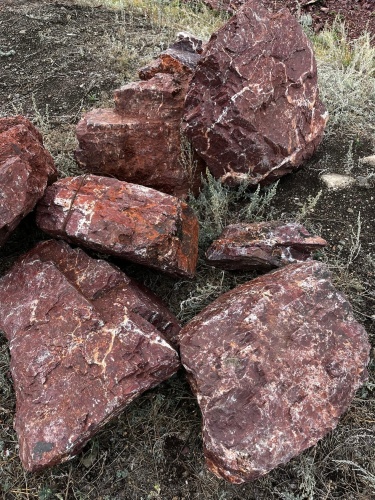 Ландшафтные глыбы красно-фиолетовые 200-1000 килограмм купить в Кубинке