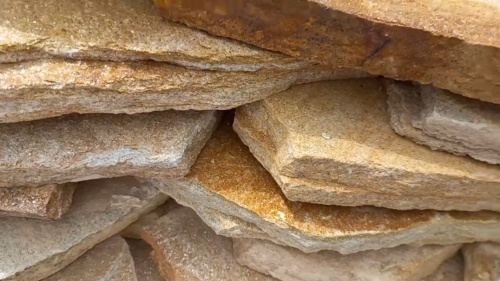 Плитняк златолит жёлтый золотистый для отмостки купить в Кубинке