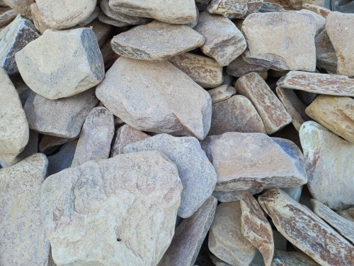 Златолит жёлтый, жёлто-зелёный глыбки и валуны для ланшафтного дизайна купить в Кубинке