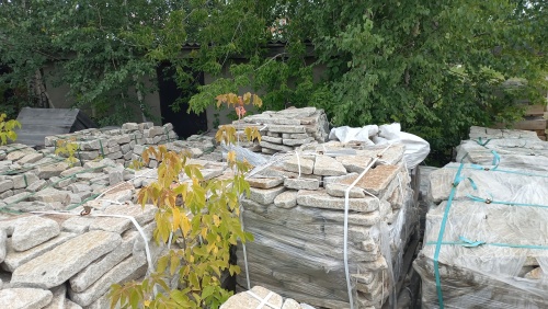 Плитняк галтованный гранитный для ландшафтного дизайна купить в Кубинке