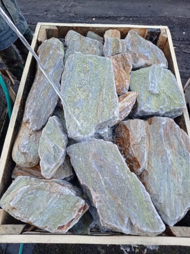Златолит жёлтый, жёлто-зелёный глыбки и валуны для ланшафтного дизайна купить в Кубинке