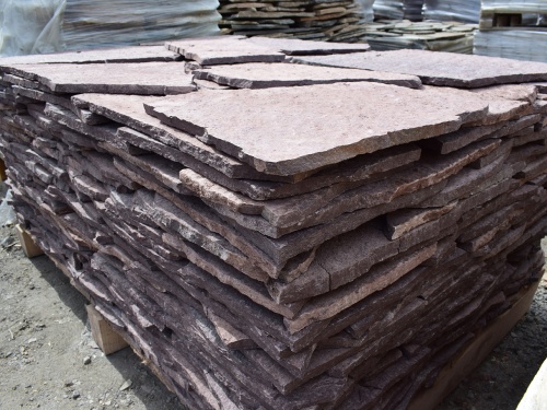 Плитняк лемезит бордовый для облицовки цоколя 20-25 мм  купить в Кубинке