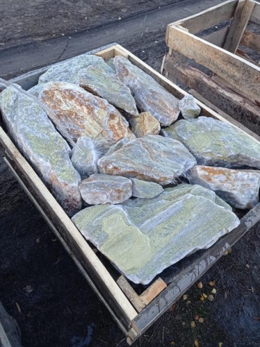 Златолит жёлтый, жёлто-зелёный глыбки и валуны для ланшафтного дизайна купить в Кубинке