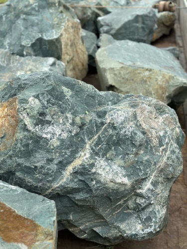 Камни для ландшафтного дизайна зелёные 10-60 килограмм купить в Кубинке