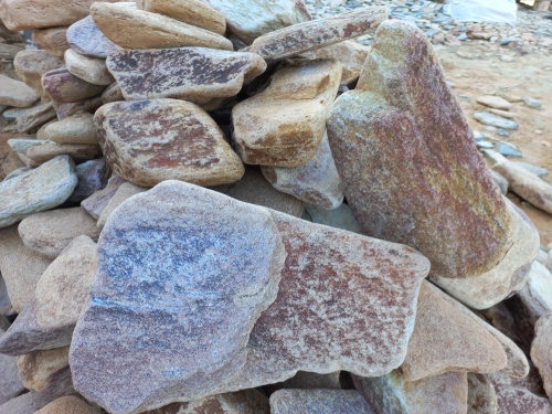 Златолит жёлтый, жёлто-зелёный глыбки и валуны для ланшафтного дизайна купить в Кубинке