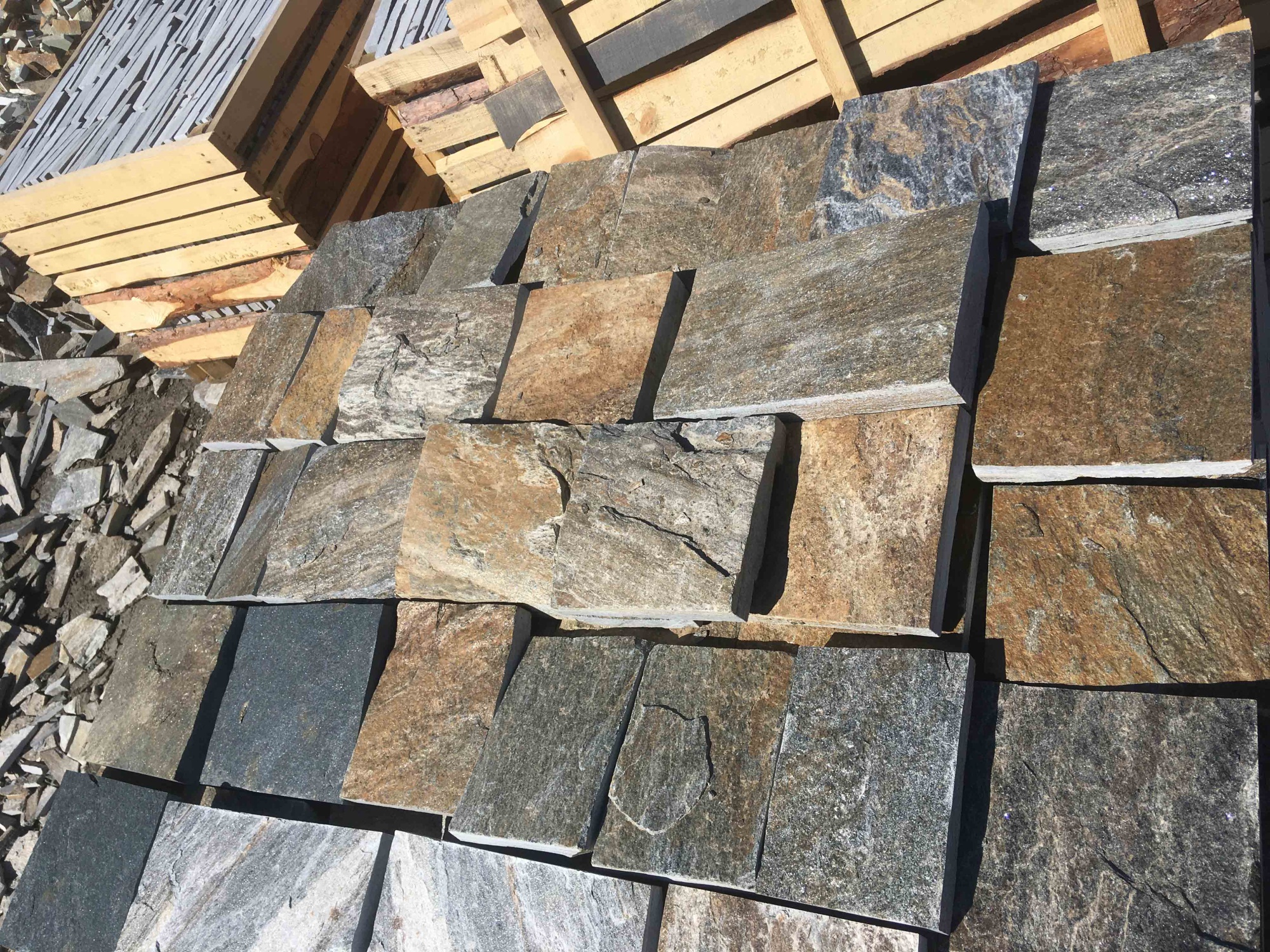 Плитка пилёная златолит Уральский для цоколя, отмостки купить в Кубинке