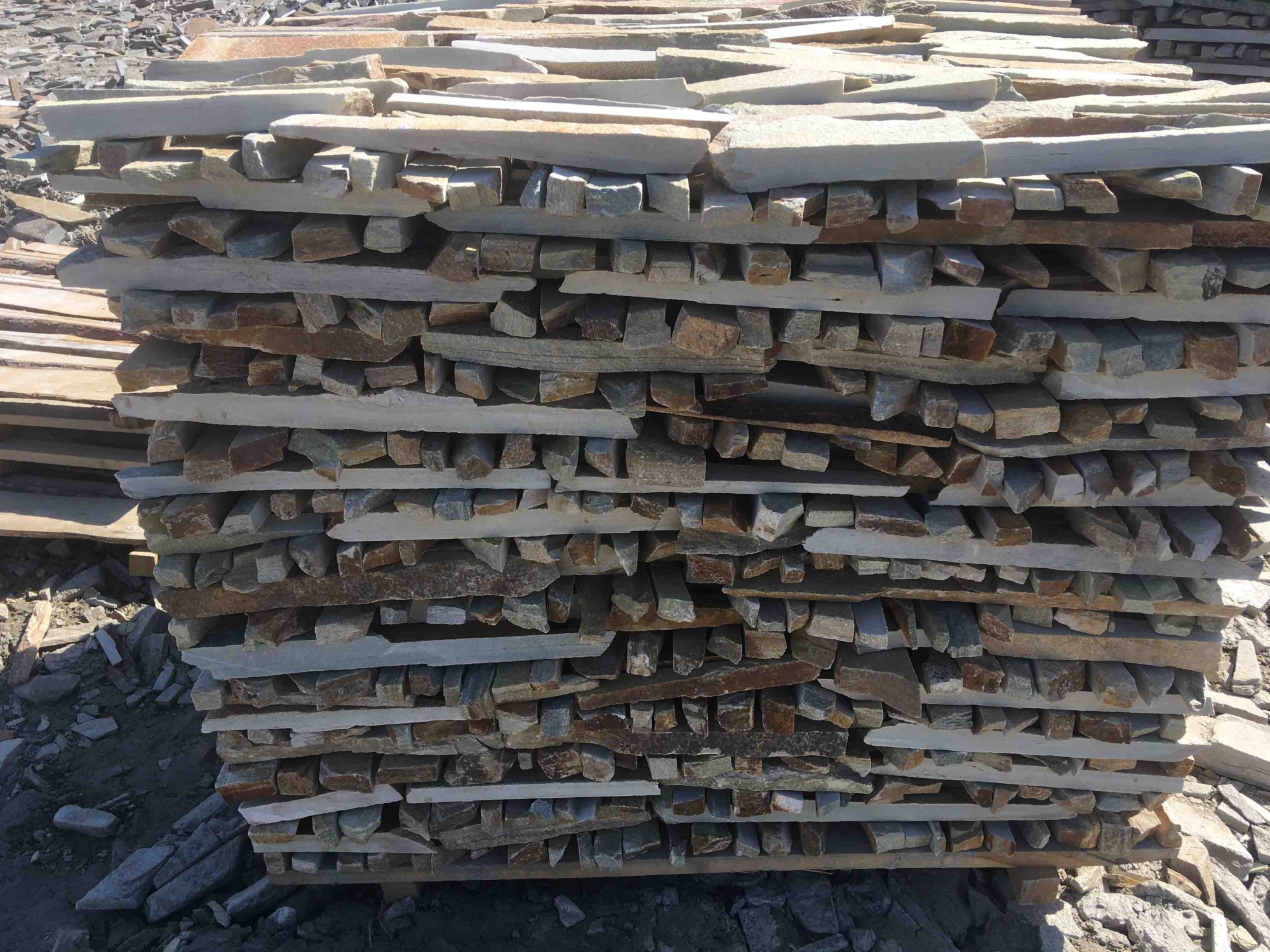 Горбушка златолит золотистый для облицовки купить в Кубинке