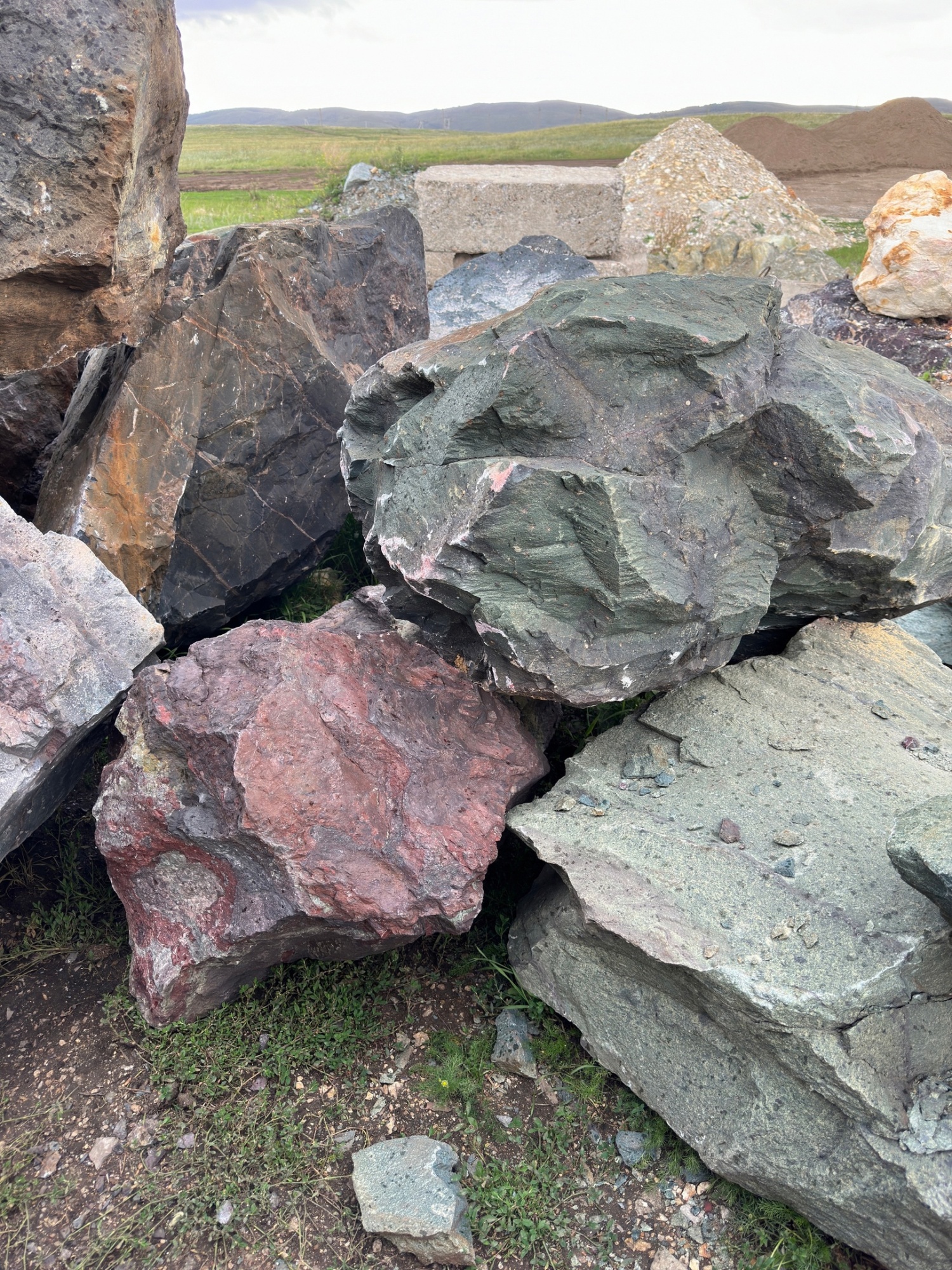 Камни для ландшафтного дизайна зелёные 10-60 килограмм купить в Кубинке