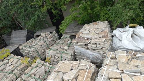 Гранитный плитняк галтованный для мощения купить в Кубинке