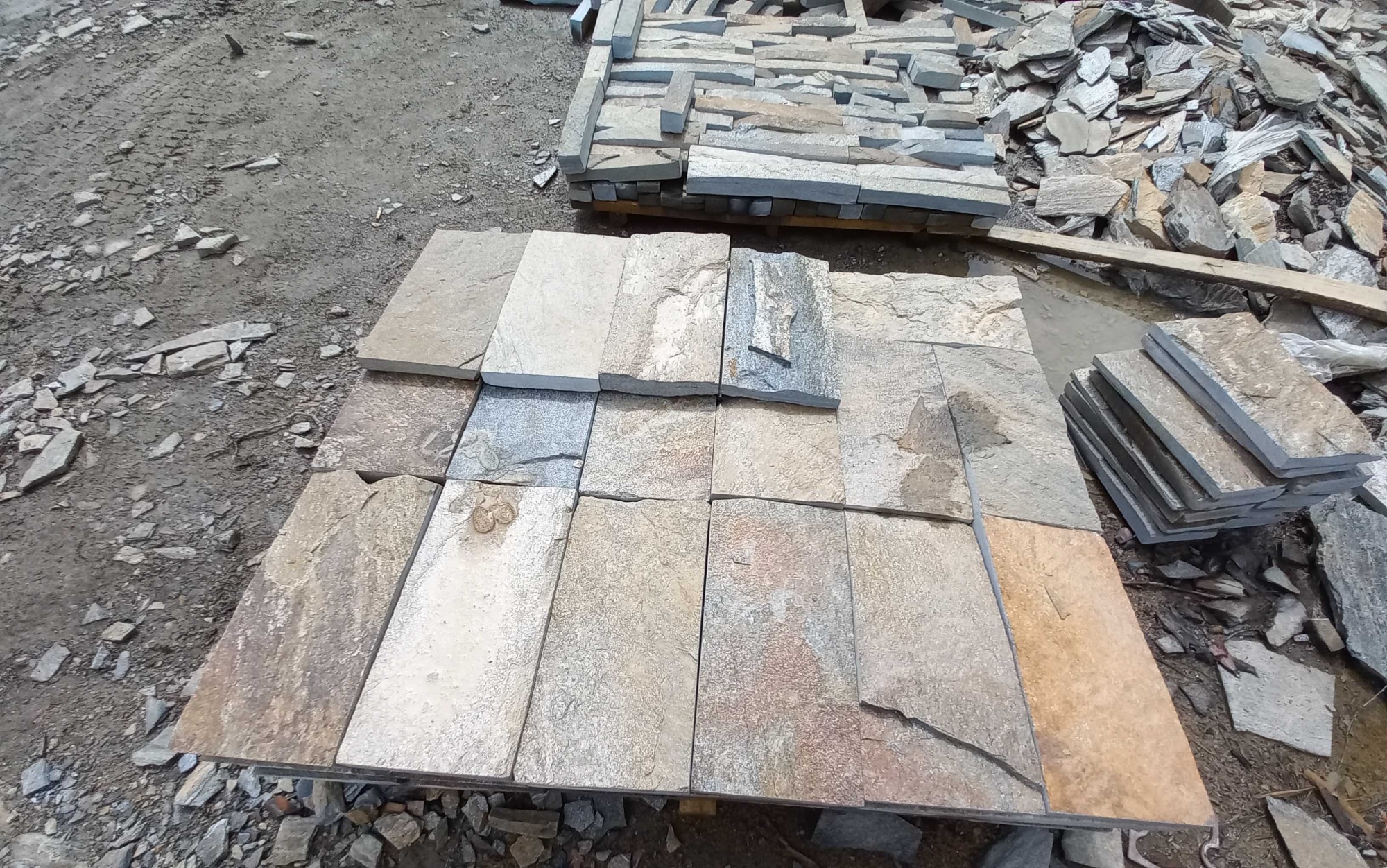 Плитка пилёная златолит Уральский для цоколя, отмостки купить в Кубинке