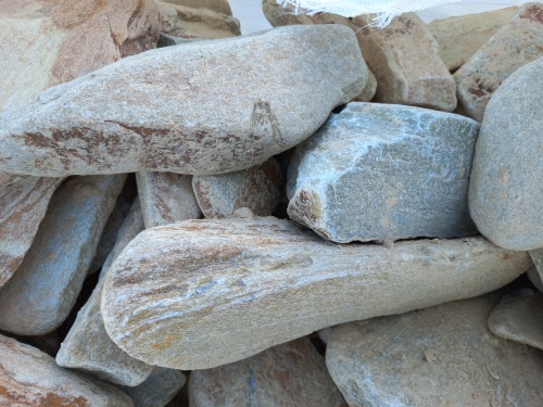 Златолит жёлтый, жёлто-зелёный глыбки и валуны для ланшафтного дизайна купить в Кубинке