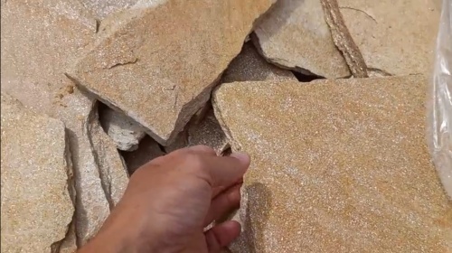 Плитняк златолит жёлтый золотистый для отмостки купить в Кубинке