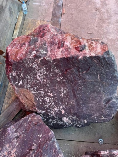 Камни для ландшафтного дизайна красно-фиолетовые 10-60 килограмм купить в Кубинке