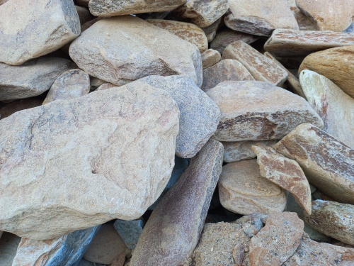 Златолит жёлтый, жёлто-зелёный глыбки и валуны для ланшафтного дизайна купить в Кубинке