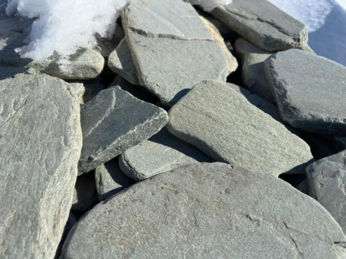 Плитняк златолит зелёный галтованный для фасада купить в Кубинке