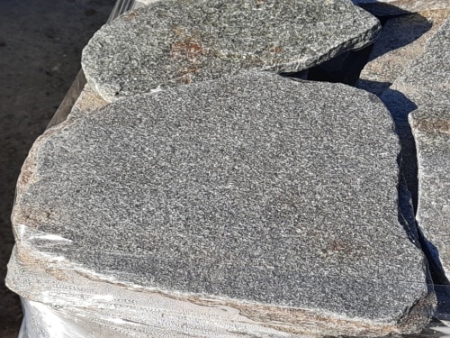 Златолит серебристый галтованный для лестниц купить в Кубинке