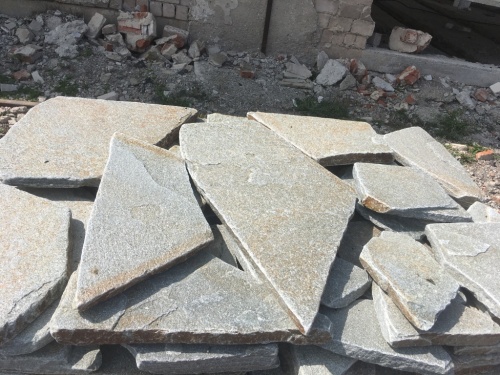 Златолит серебристый галтованный для лестниц купить в Кубинке